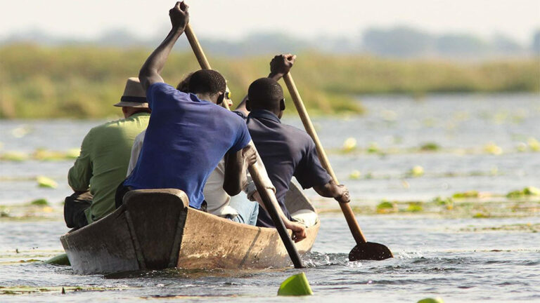 Lake-Bisina-Uganda-canoe